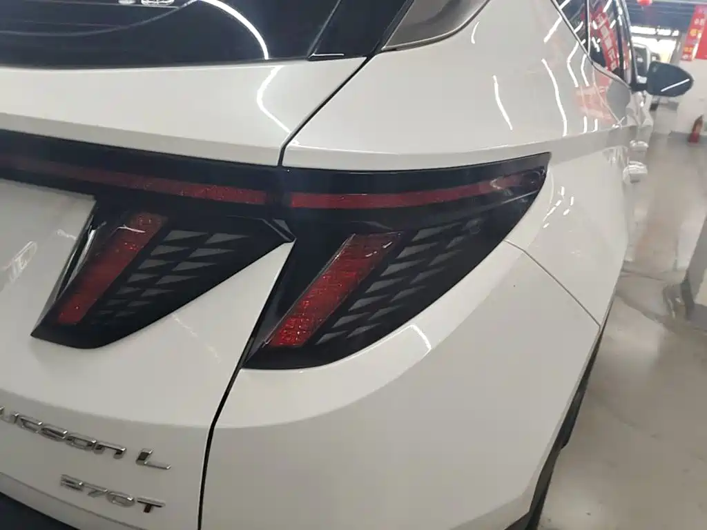 Фото 8 - Hyundai Tucson