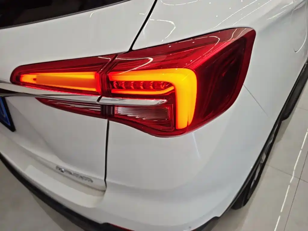 Photo 8 - Buick Envision Plus