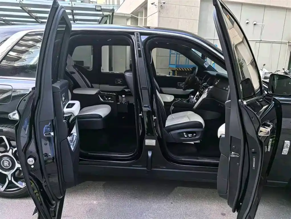 Rolls-Royce Cullinan 2024 2024 4-Seater