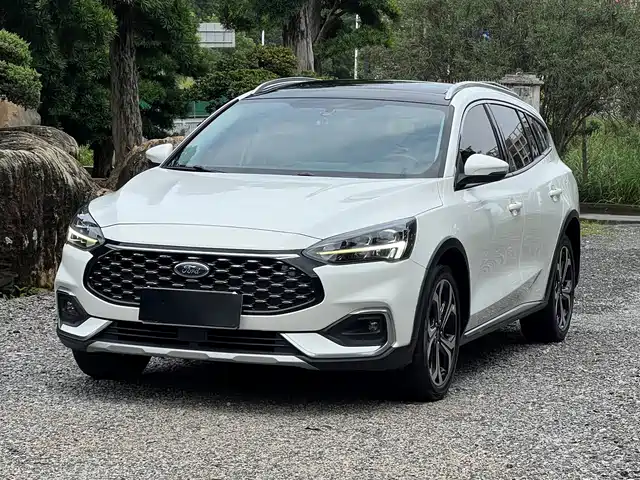 Ford Focus Шутинг-брейк, EcoBoost 180, автомат