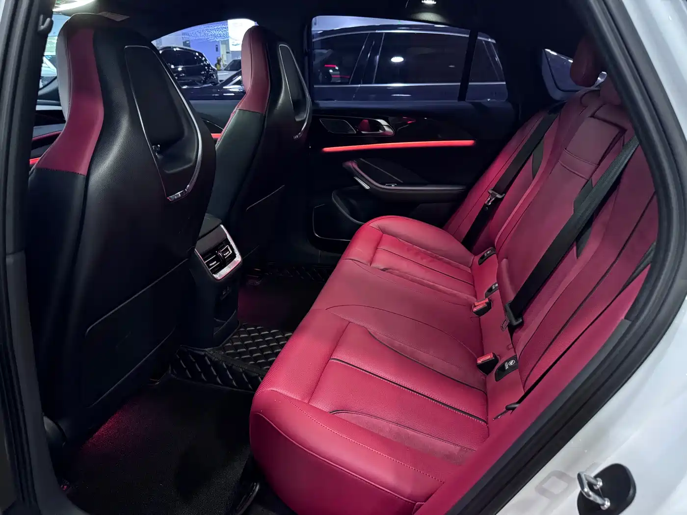 Фото 9 - Hongqi H6