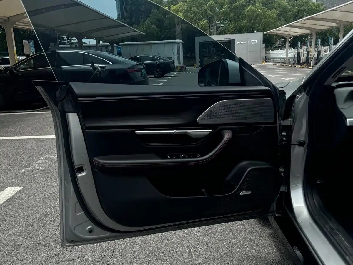 Фото 8 - XPeng P7