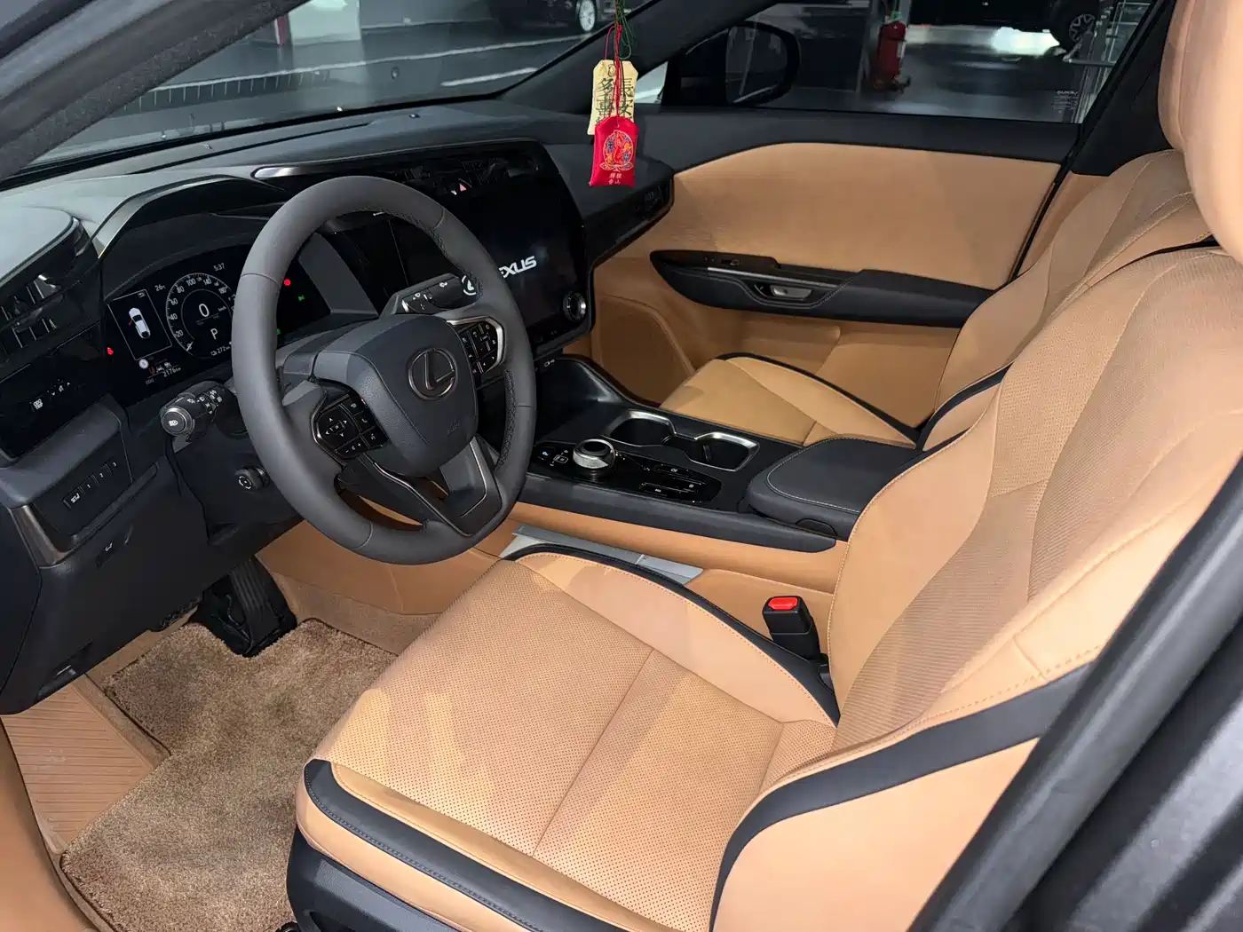Lexus RZ 2023 450e 4WD Deluxe фото 10