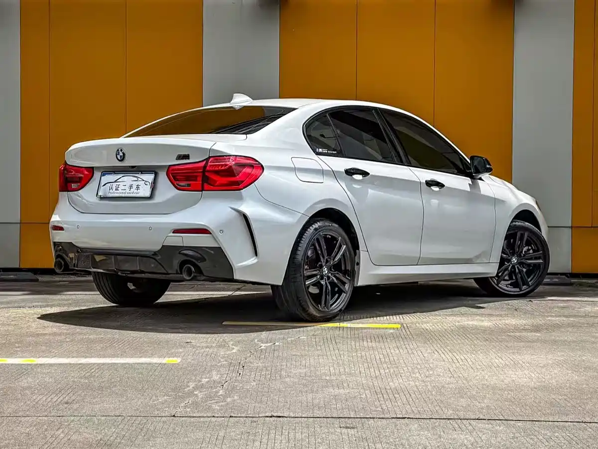 BMW 1 Series 2021 125i M Sport Black Night Edition фото 3