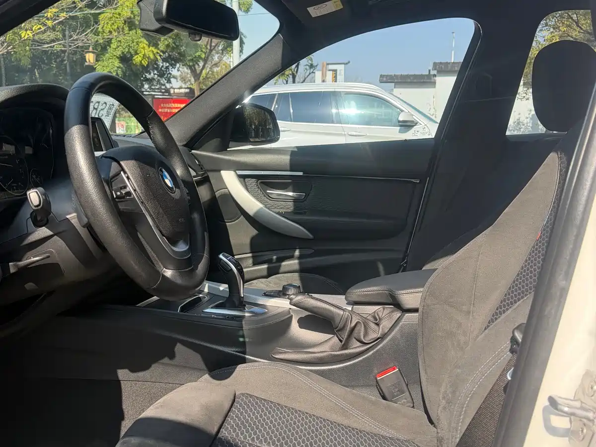 BMW 3 Series 2017 320i M Sport фото 6