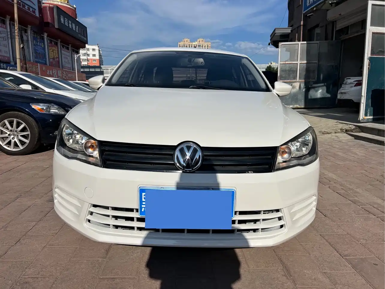 Photo 2 - Volkswagen Jetta