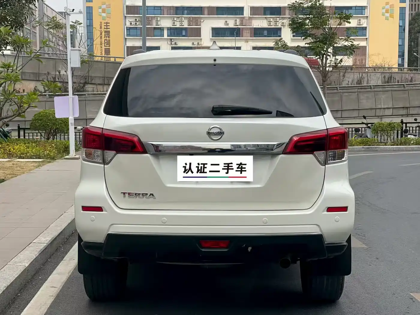 Nissan Terra 2018 2.5L Automatic 2WD Luxury Edition фото 4
