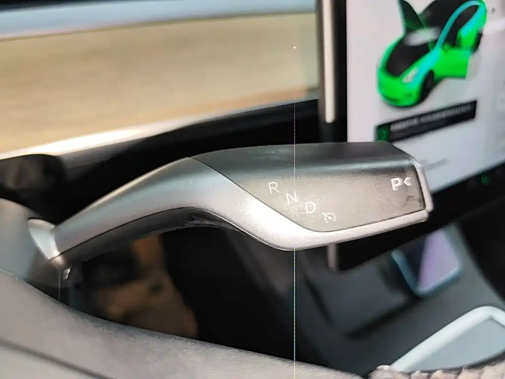 Фото 14 - Tesla Model 3