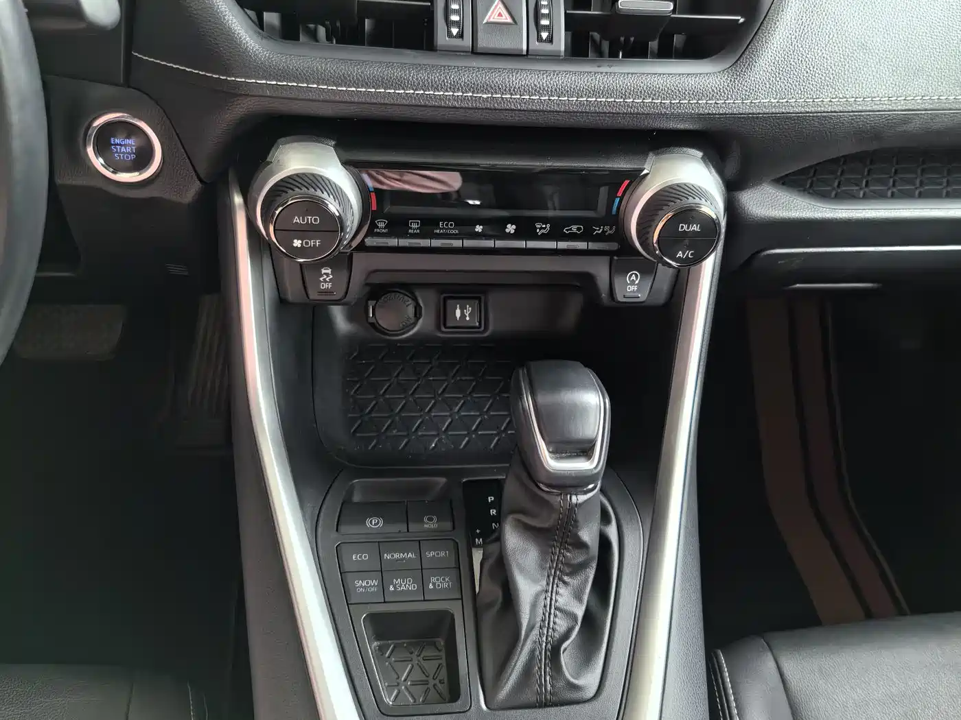 Toyota Wildlander 2022 2.0L CVT AWD Luxury PLUS Edition фото 10