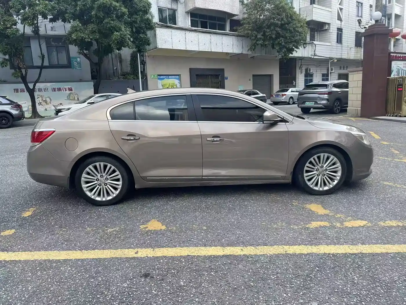 Buick LaCrosse 2011 2011 2.4L SIDI Elegance Edition