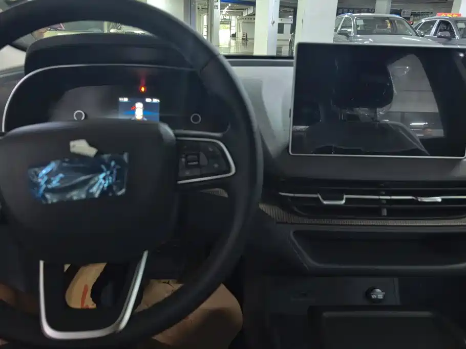 Hongqi E-QM5 2026 2025 610km PLUS