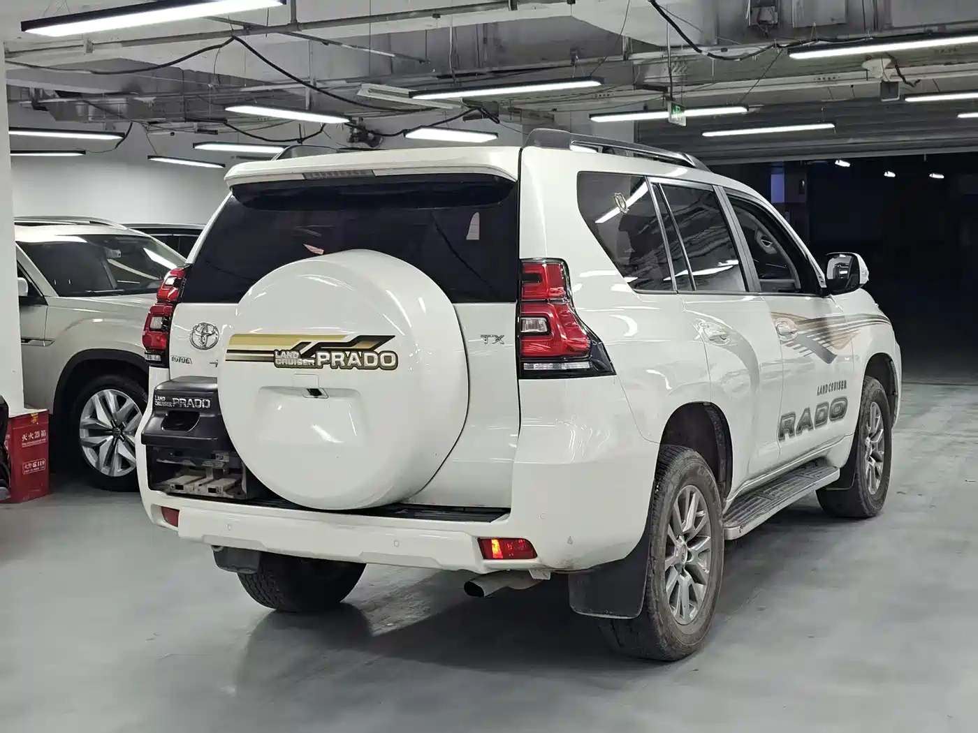 Toyota Prado 2018 2018 3.5L Automatic TX-L Rear-mounted Spare Tire