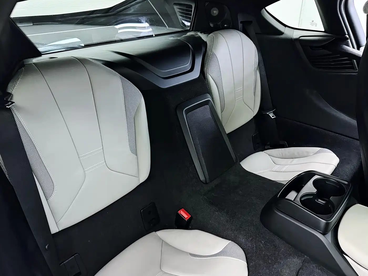 BMW i8 2014 Standard фото 22