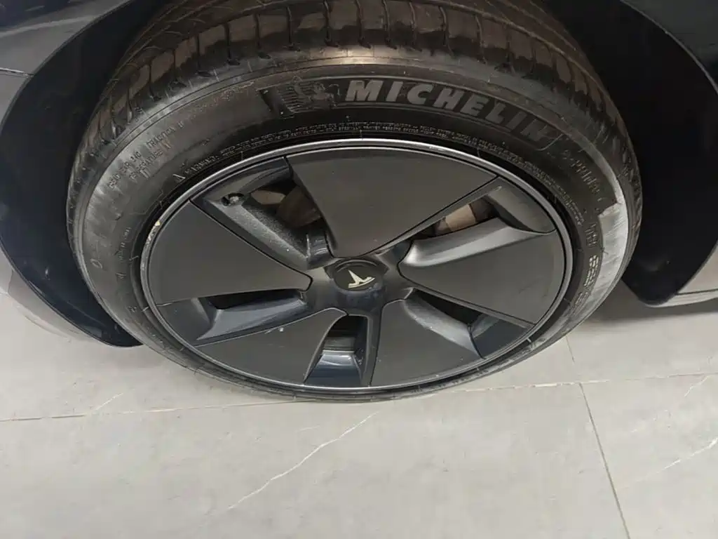 Фото 23 - Tesla Model 3