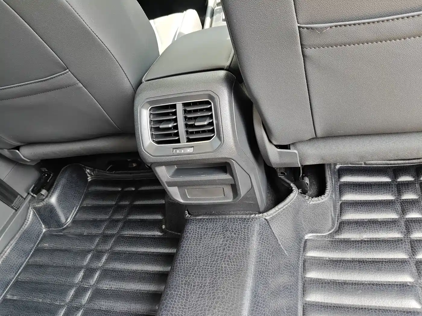 Volkswagen Tiguan L 2025 2024 300TSI Auto 2WD Smart Edition