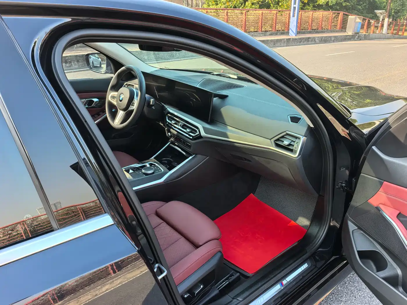 BMW 3 Series 2024 325i M Sport Package фото 22