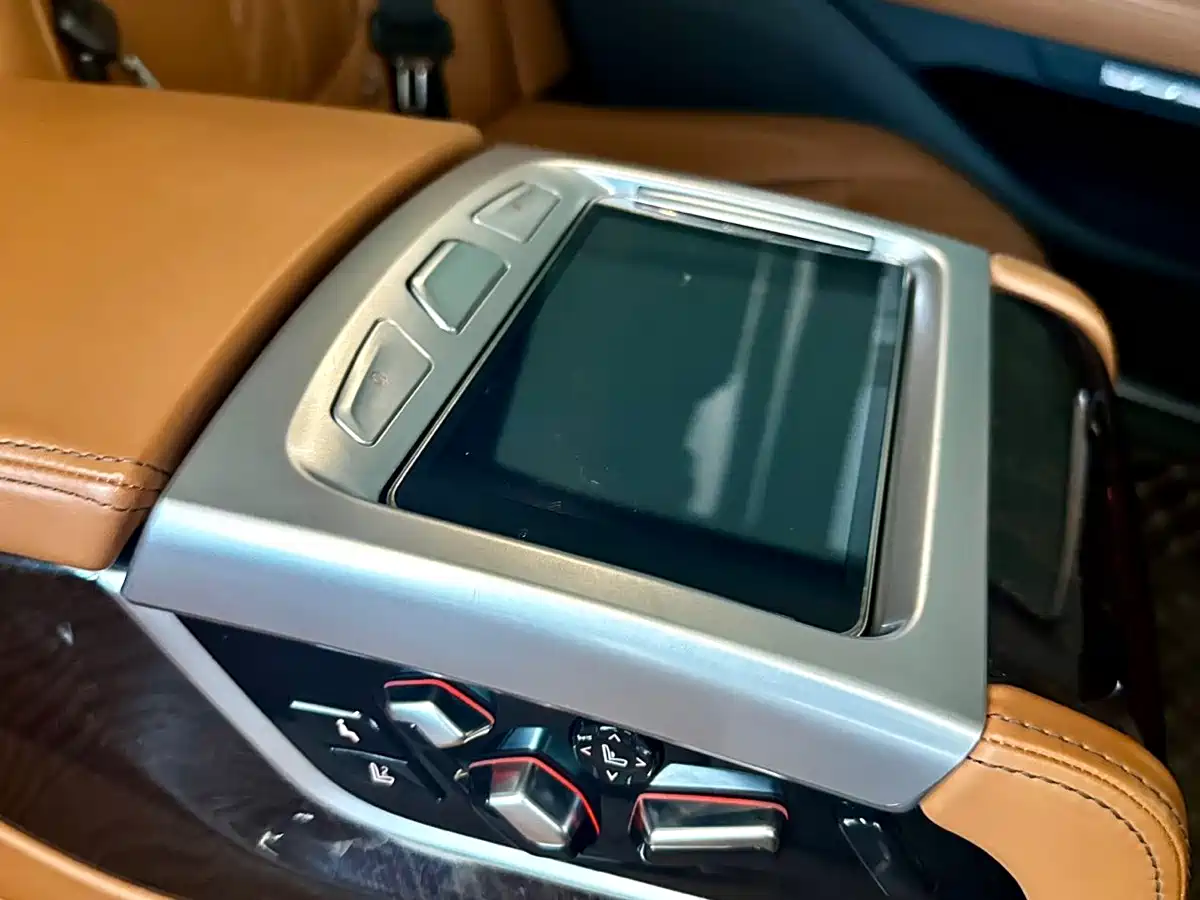 Фото 11 - BMW 7 Series