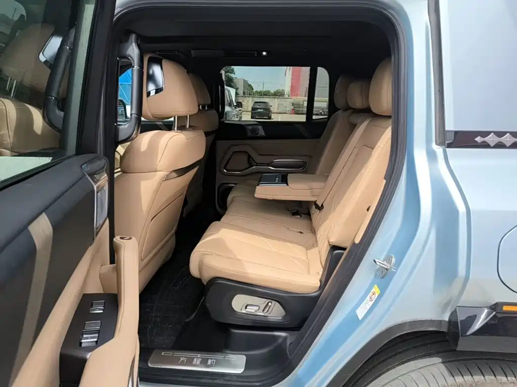 Fang Cheng Bao Leopard 8 2026 2025 Zhiyong Flagship 7-Seater