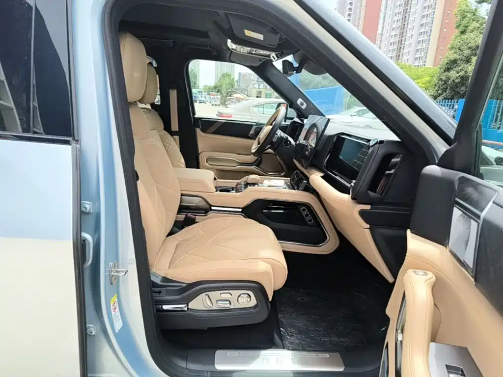 Fang Cheng Bao Leopard 8 2026 2025 Zhiyong Flagship 7-Seater