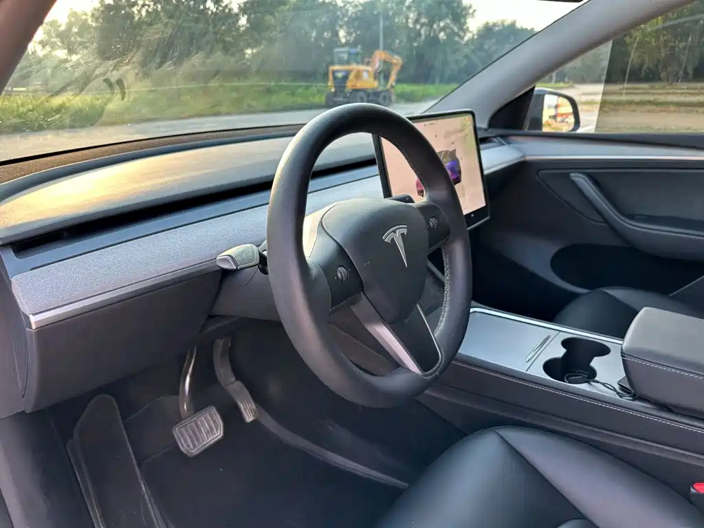 Фото 13 - Tesla Model Y