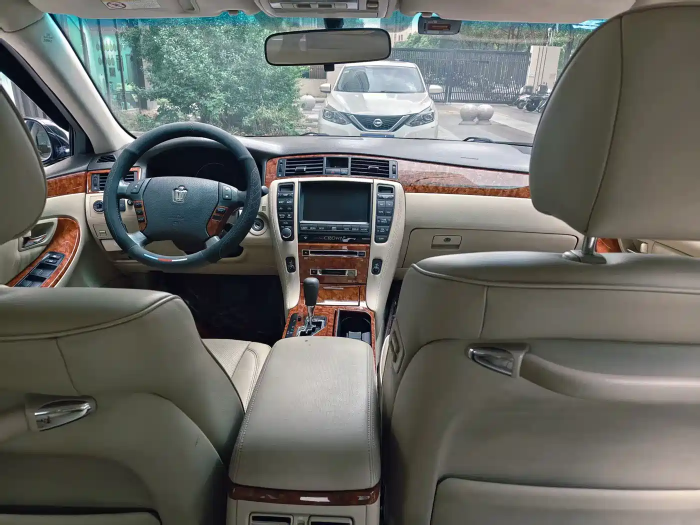 Photo 10 - Toyota Crown