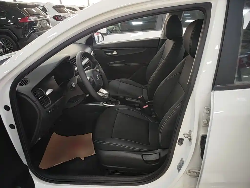 Kia K2 2017 2017 Sedan 1.4L AT GLS