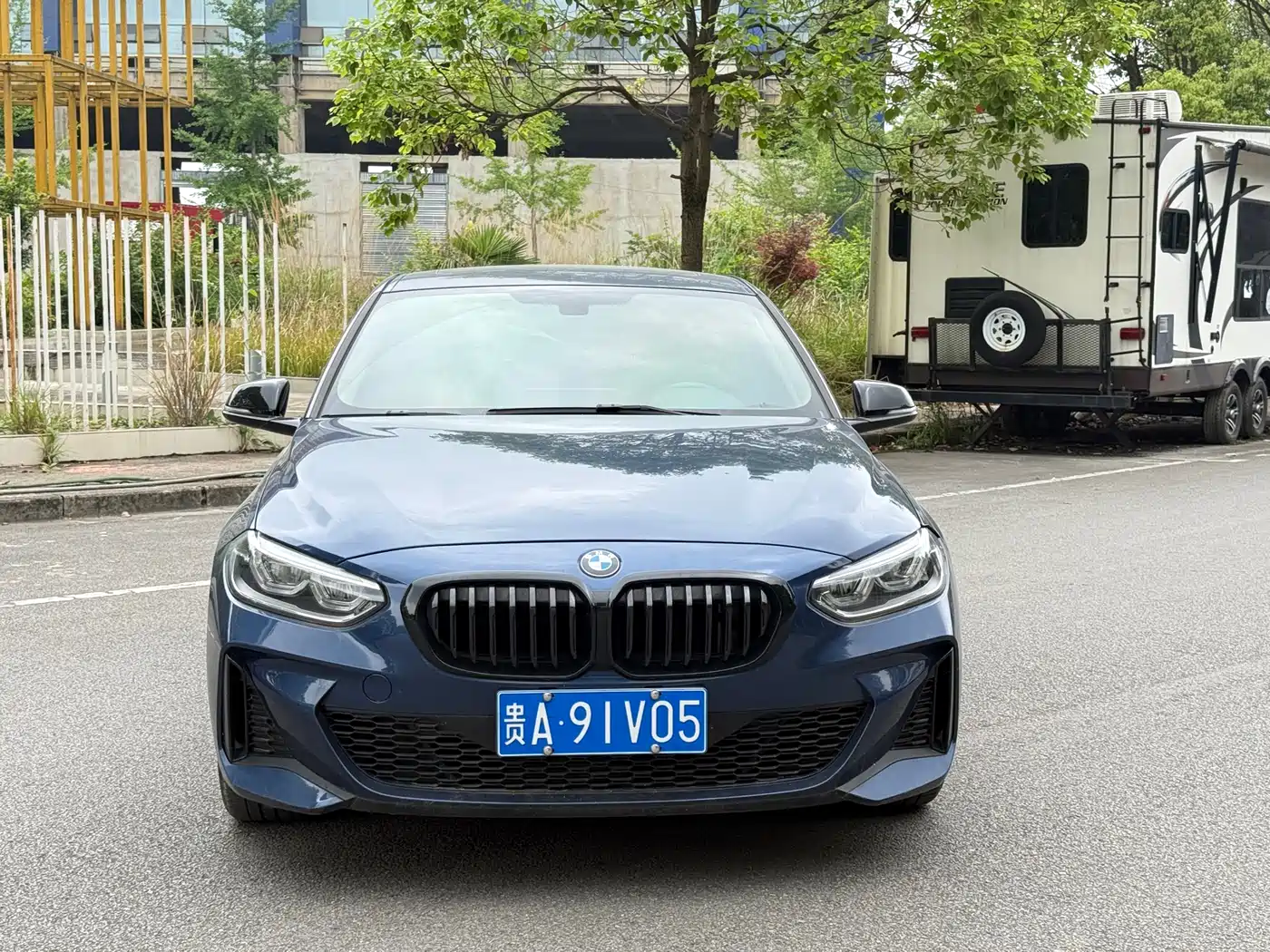 BMW 1 Series 2023 125i M Sport Shadow Edition фото 2
