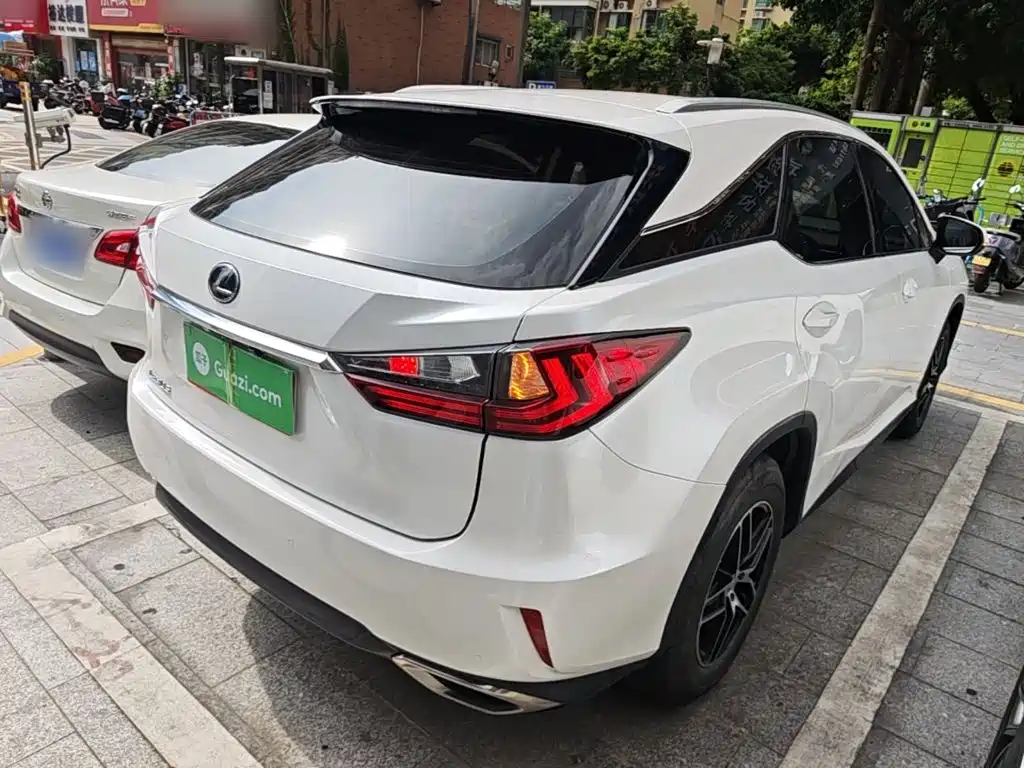 Фото 7 - Lexus RX