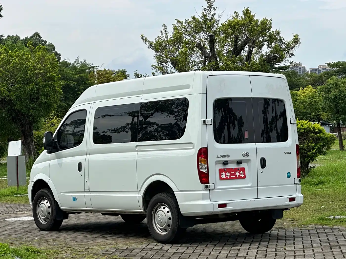 SAIC Maxus Xintu V80 2024 2023 2.0T PLUS Manual All-round King Short Wheelbase Medium Roof 7/8/9-seater