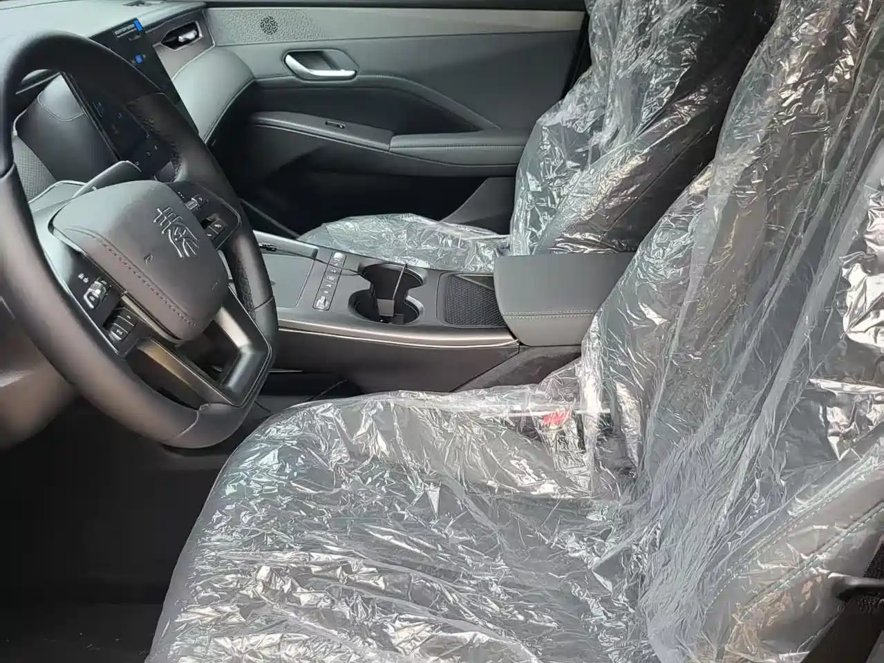 BYD Qin PLUS 2026 DM-i Smart Edition 128KM Progressive фото 5