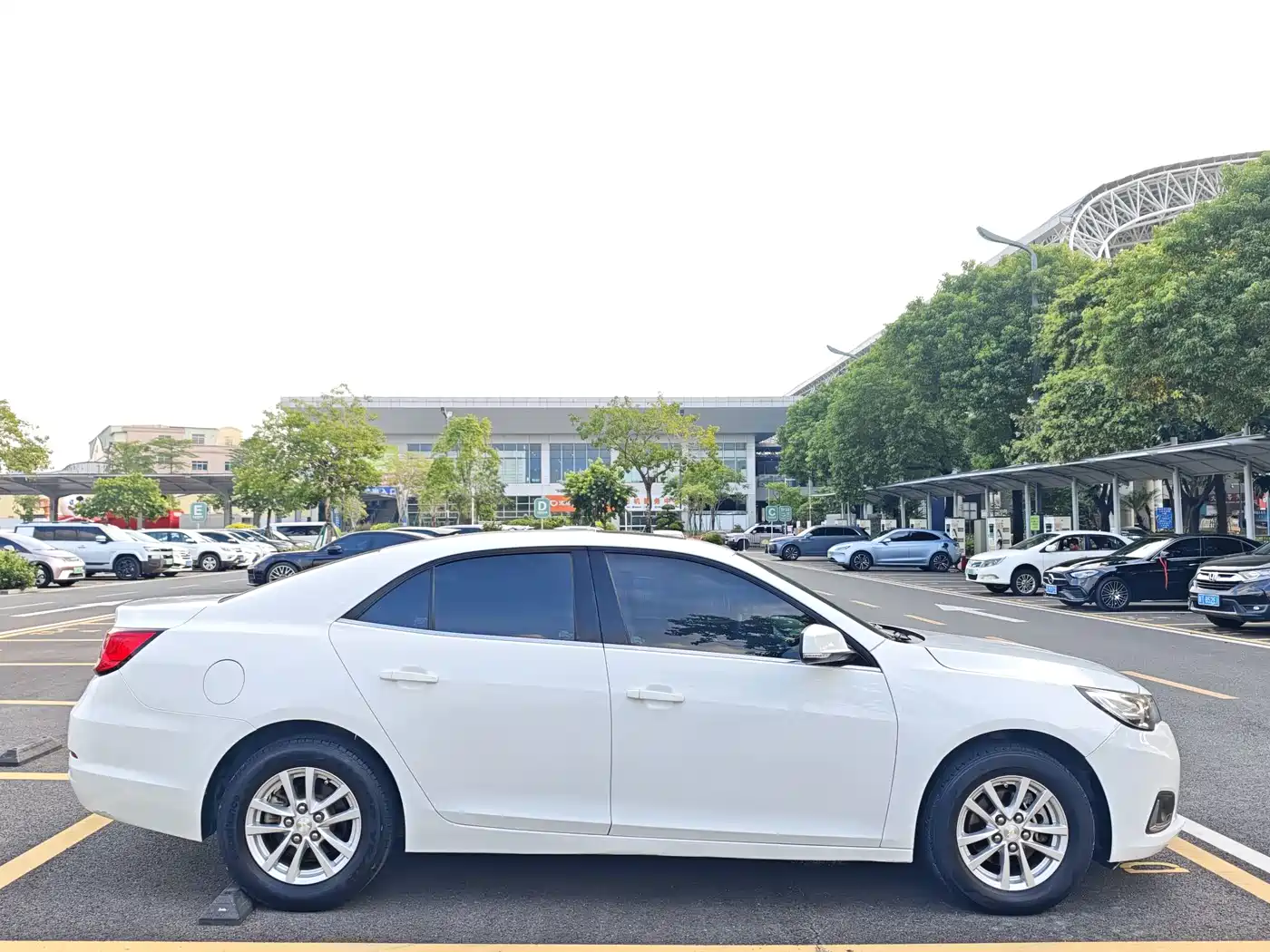 Фото 5 - Chevrolet Malibu