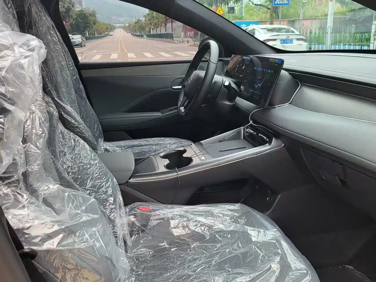 BYD Qin PLUS 2026 DM-i Smart Edition 128KM Progressive фото 8