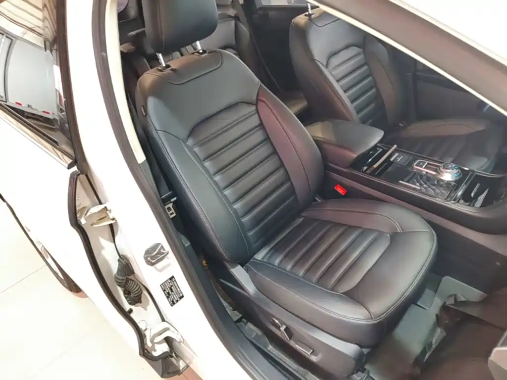 Фото 25 - Ford Edge