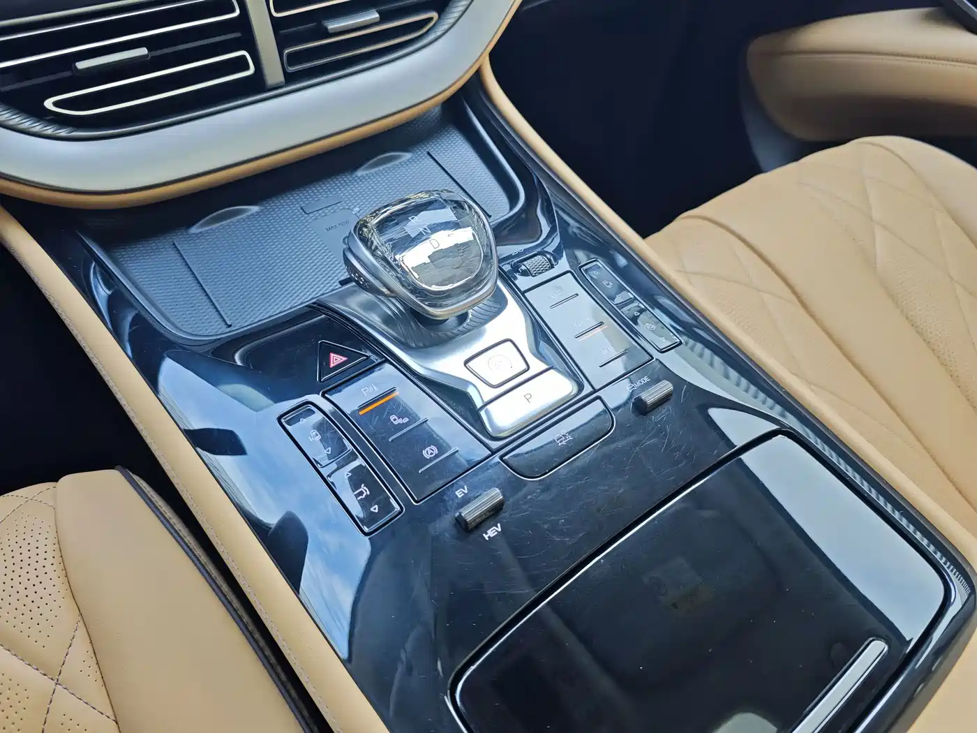 Denza D9 2025 2024 DM-i 980 AWD Prestige