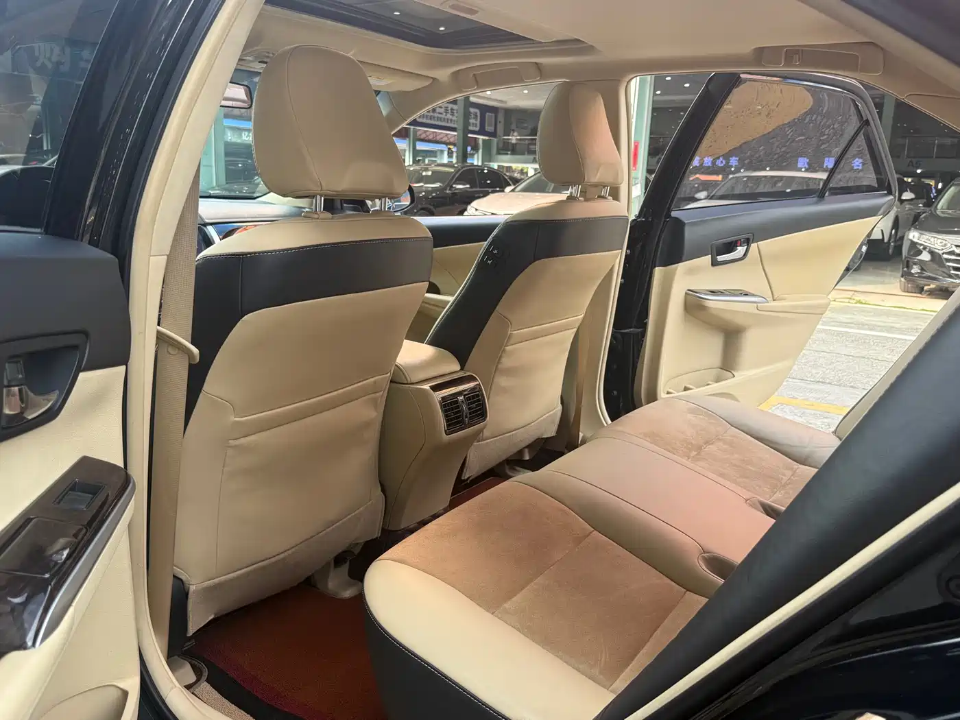 Toyota Camry 2016 2.5G 10th Anniversary Luxury Navigation Edition фото 12