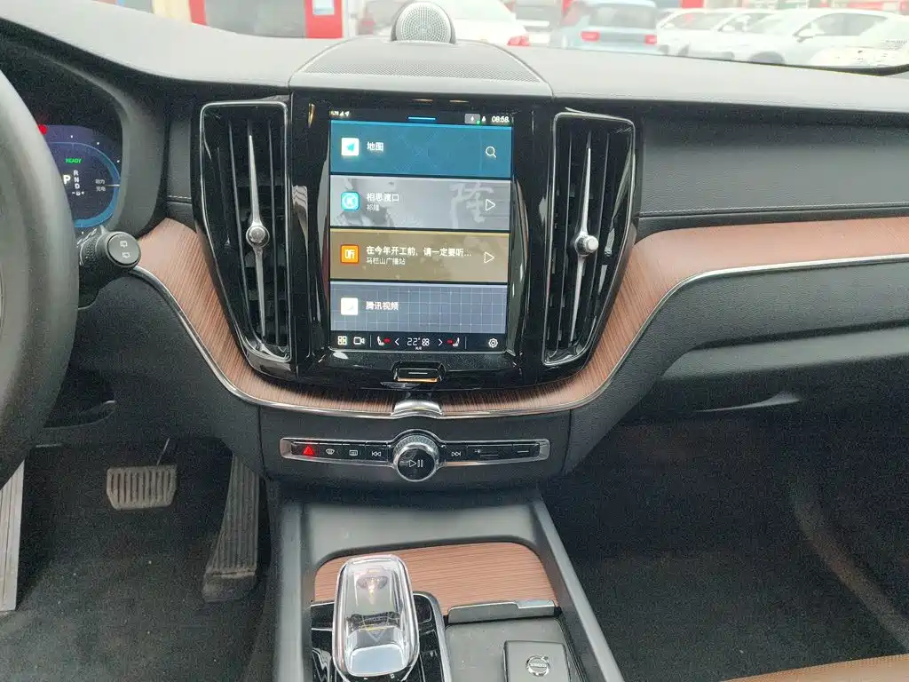 Volvo XC60 Plug-in Hybrid 2024 2025 Plug-in Hybrid Long Range AWD Zhiya Luxury Edition