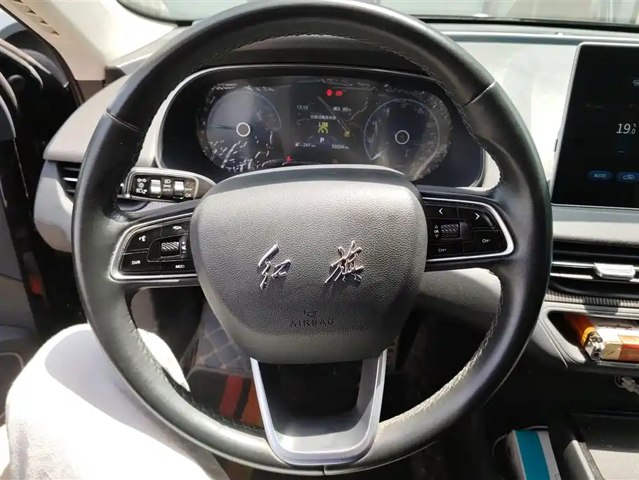 Hongqi E-QM5 2022 431km Charging Enjoyment Edition фото 15