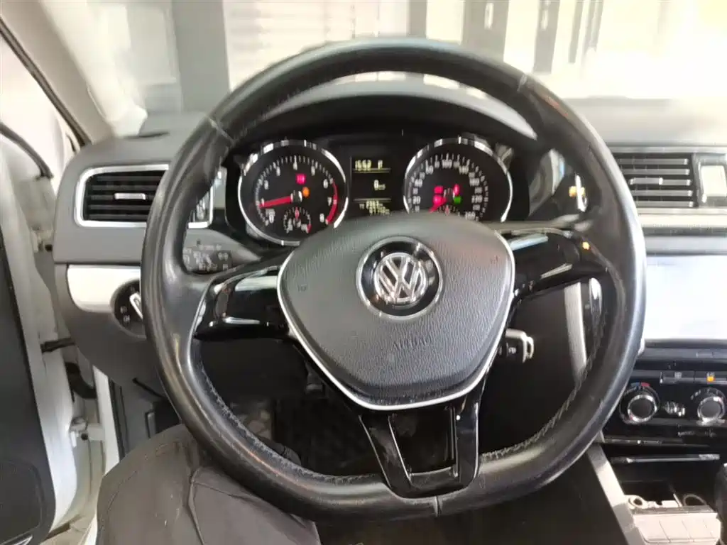 Volkswagen Sagitar 2015 230TSI Automatic Comfort фото 11