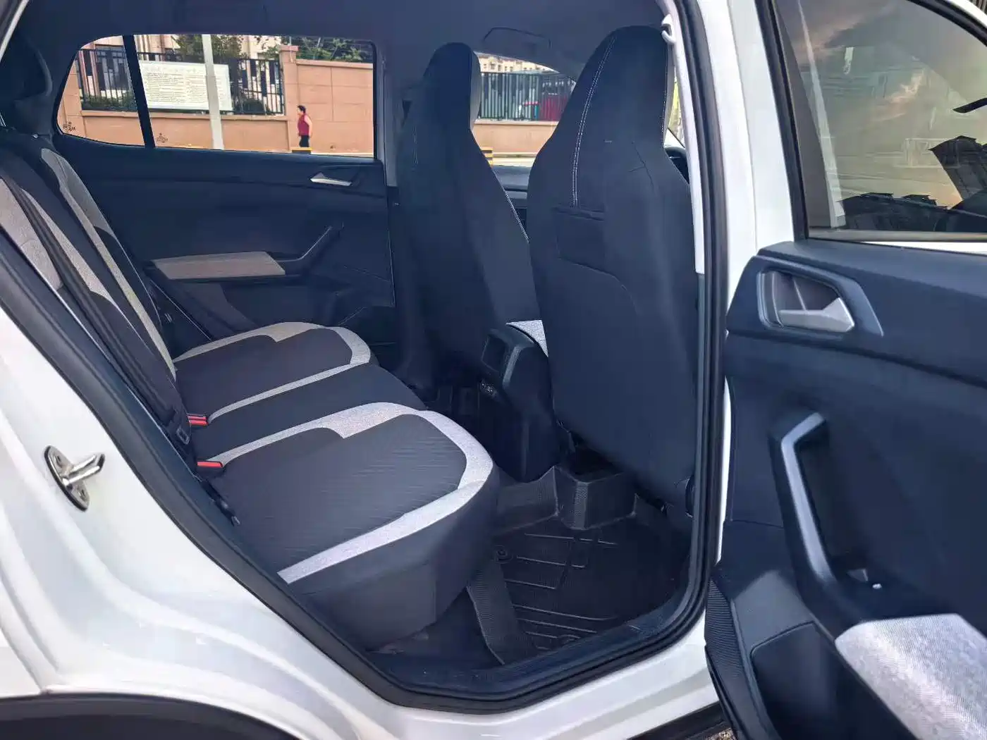 Volkswagen Tharu 2025 Model Rising Star 1.5L Advance Edition фото 6
