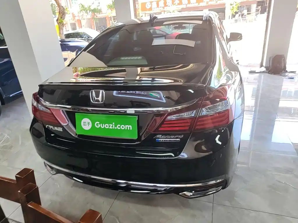 Фото 6 - Honda Accord