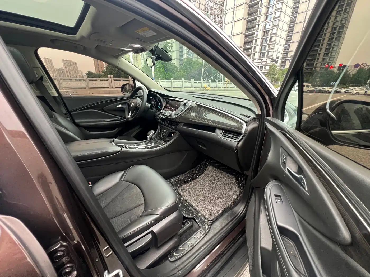 Buick Envision Plus 2020 20T FWD Leading фото 9