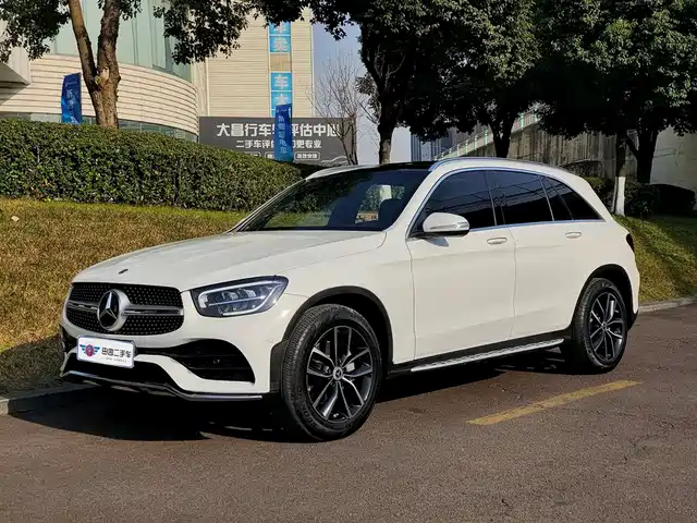 MERCEDES-BENZ GLC