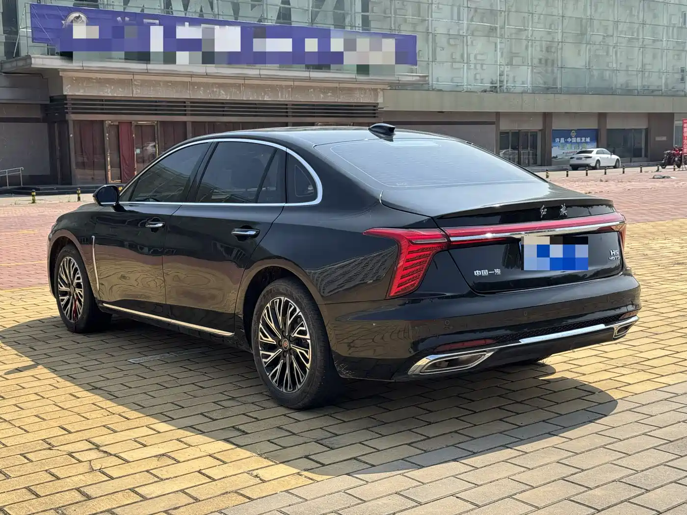 Hongqi H5 2025 2.0T Automatic Flag Celebration 500,000 Units Anniversary Edition фото 7