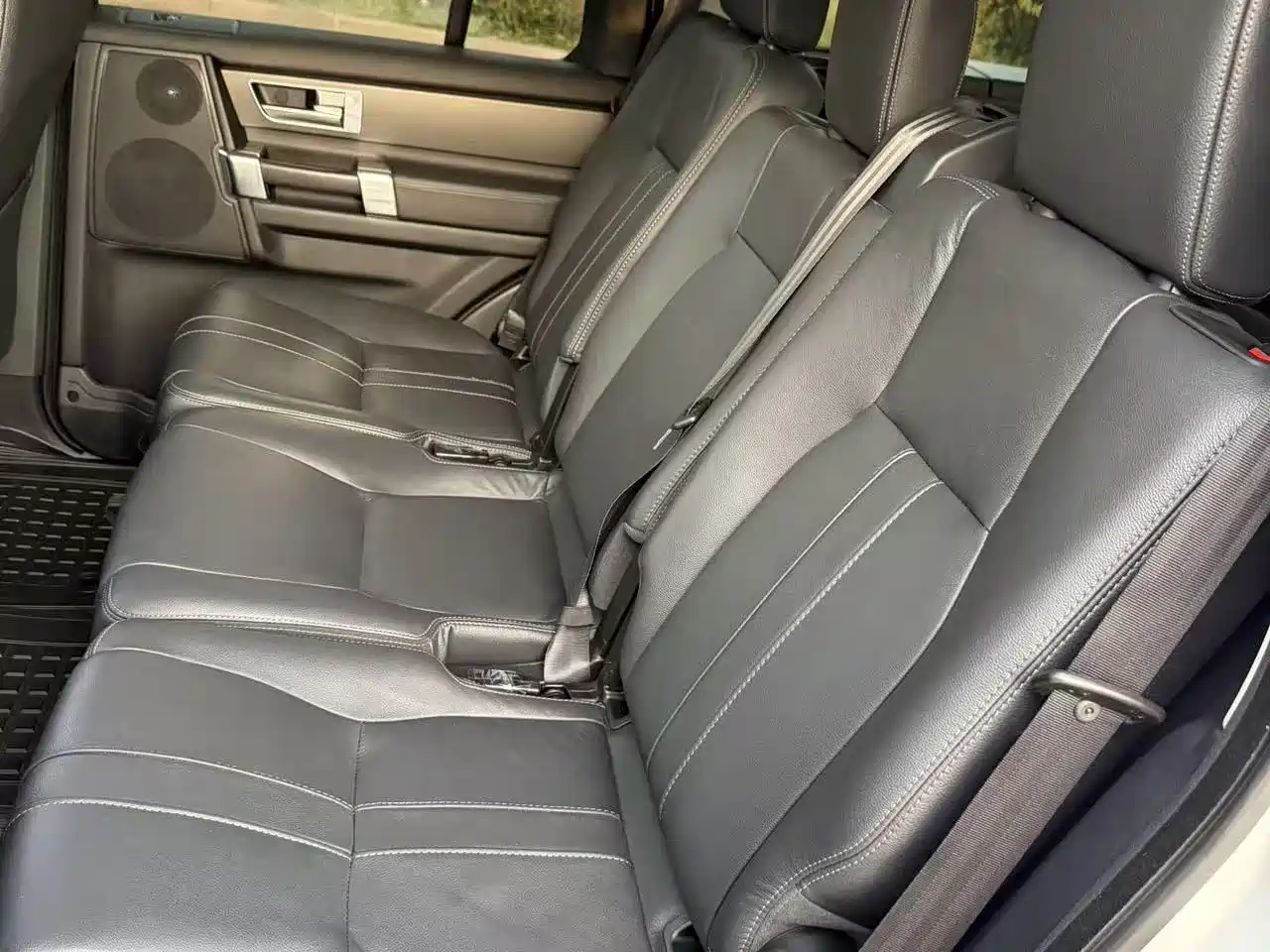 Land Rover Discovery 2015 3.0 SDV6 HSE Diesel фото 33