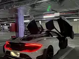 Photo 3 - McLaren 720S