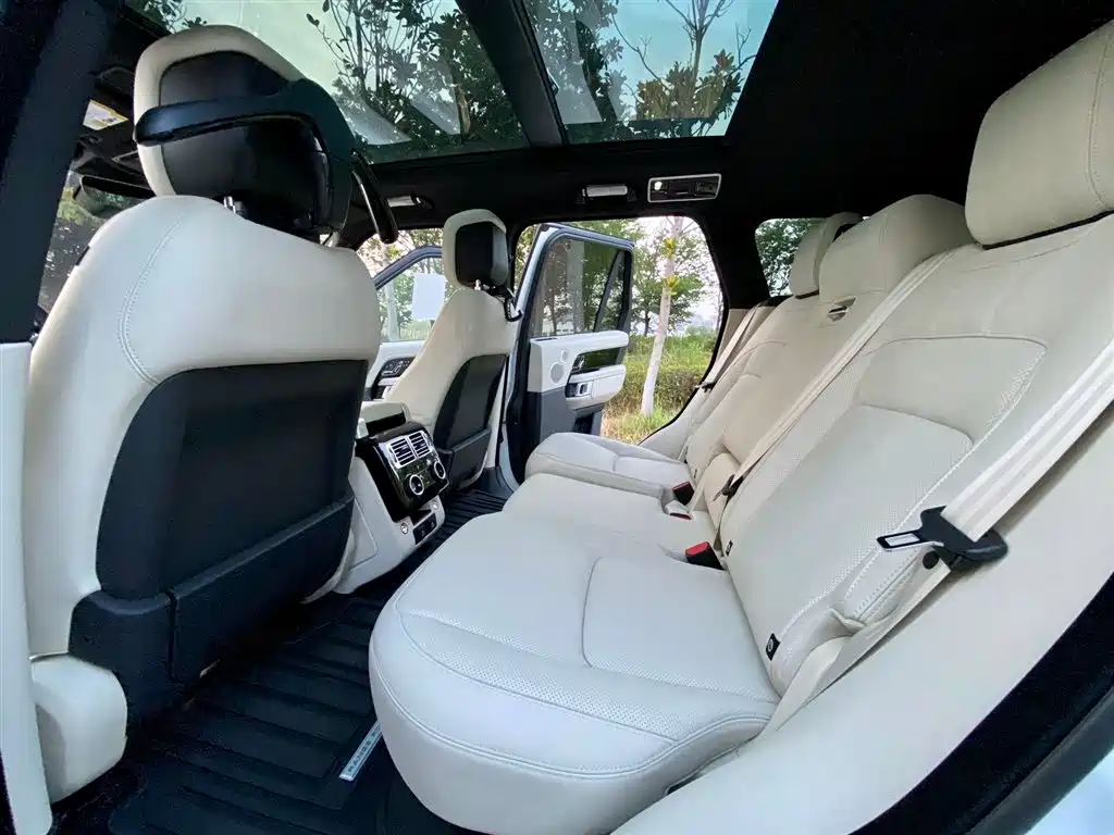 Land Rover Range Rover 2022 3.0 L6 400PS Heritage Extended Classic Edition фото 7