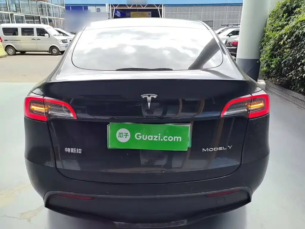 Фото 6 - Tesla Model Y