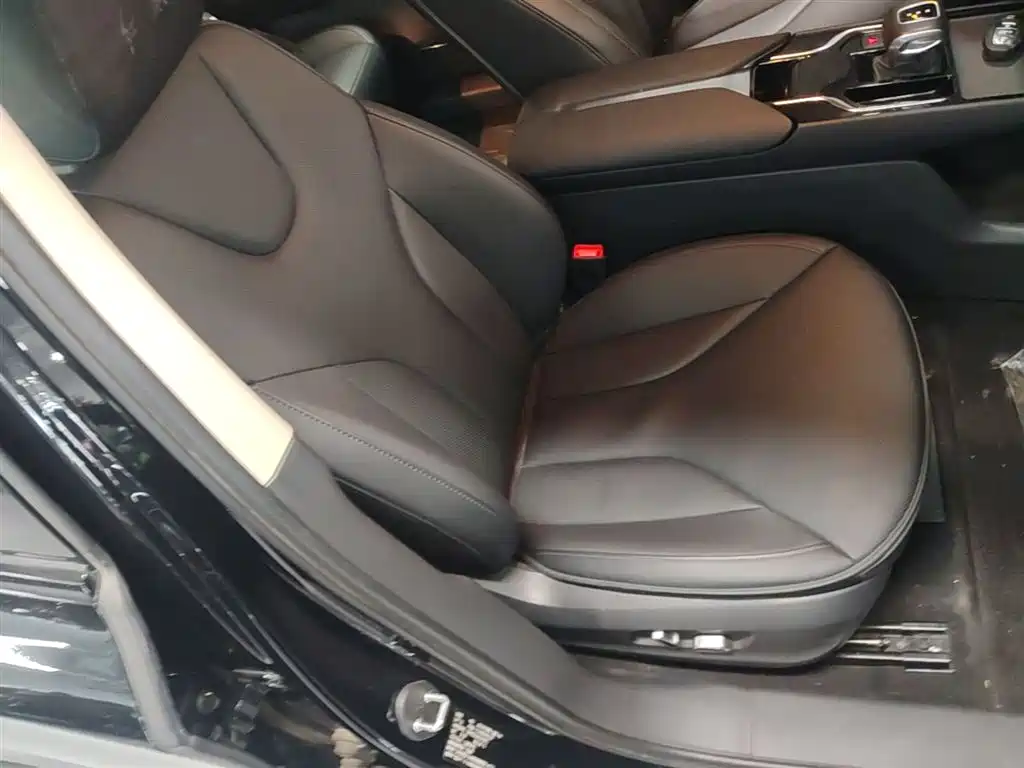 Hongqi E-QM5 2023 Facelift Basic Travel Edition фото 25