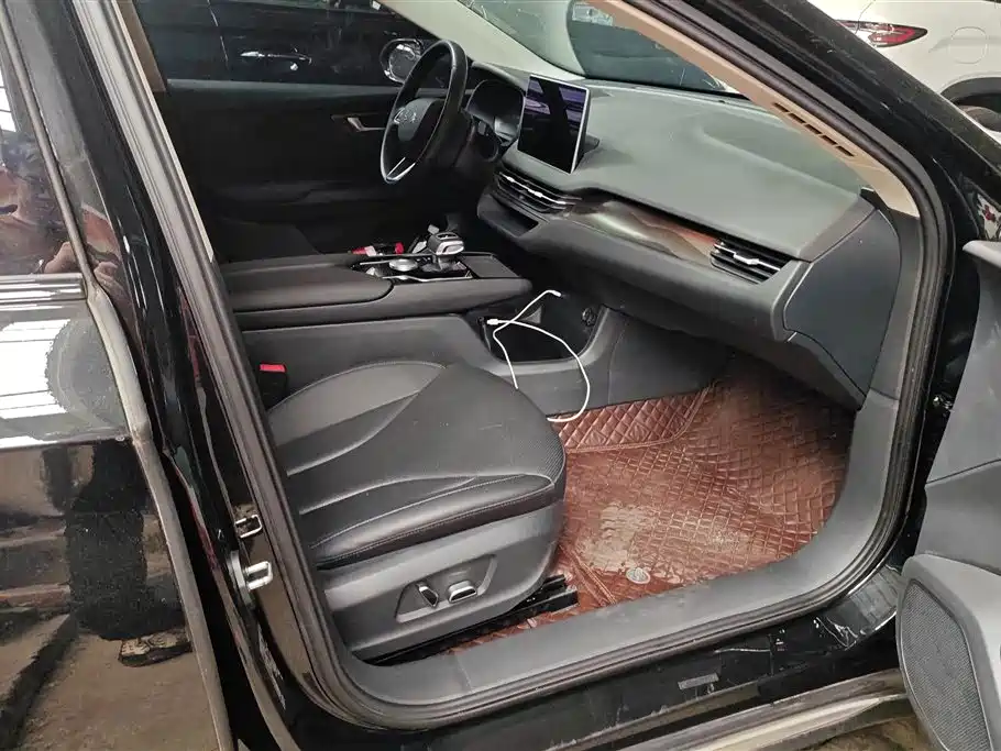 Hongqi E-QM5 2022 431km Charging Enjoyment Edition фото 8