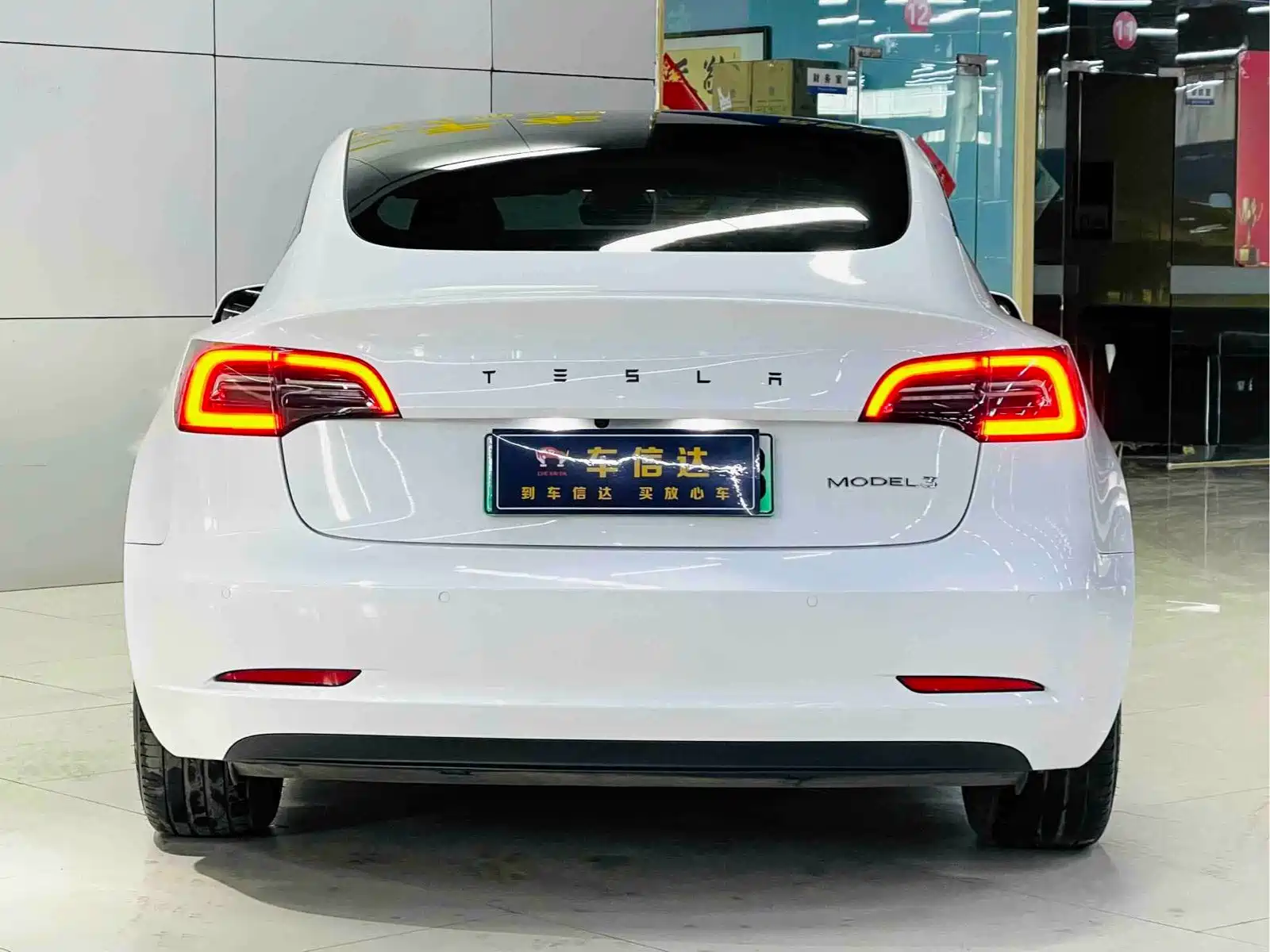 Фото 4 - Tesla Model 3